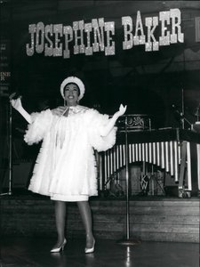 Josephine Baker uppträder i Zürich, Schweiz, 3 mars 1967 (foto) av . .