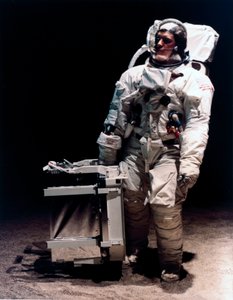 Bemannad rymdflygning, USA, Apollo, General The Apollo Laser Ranging Retro-Reflector av Ferdinand Georg Waldmuller