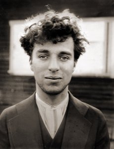 Porträtt av Charlie Chaplin, 27 år