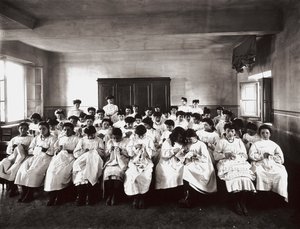 Professionell skola för kvinnor, i Florens: en broderilektion av Henry Charles Fehr