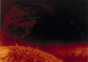 Solflamma sett i helium 3-ljus, fotograferat från Skylab