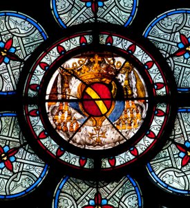 Oculus av trumhinnan i ett av de två fönstren i kapellet i Noailles, med kardinalens armar, målad i mitten av 1700-talet av Jean Le Vieil. Cathedrale Notre Dame de Paris - Paris 4 - XIII, XIII, XIX, rehabilitering av Vi av . .