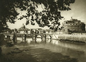 Utsikt över bron och Castel Sant