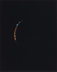 Vulkaner på kanten av Io, en av Jupiters månar av Ferdinand Georg Waldmuller