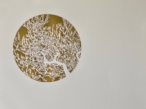 Dold visdom, 2017, varm stämplande bladrulle på papper av angus hampel