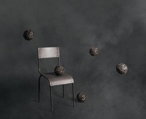 Flytande korgbollar och stol