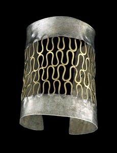 Armband, 200 BC-400 AD (hamrat silver & filigrerad guld) av culture Vicús