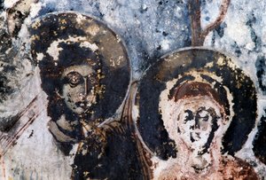 Heliga, skadad fresk i kyrkan Agios Vasileios, Vavouledo, Kreta, Grekland (foto) av Theodore Charles Ange Coquelin