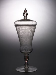 Täckt bägare, ca 1715 (glas) av school Bohemian