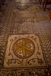 Detalj av golvdekoration (mosaik) av School Italian