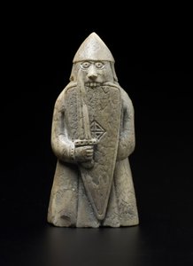 Lewis Chesspiece - Berserker (valross elfenben)