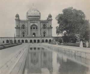 Safdarjung Tomb, Delhi av studio of A. W. A. Plâté Studio (Ceylonese)