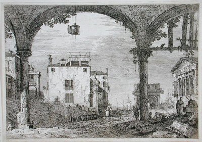 Se genom en arkad mot kustbyggnader (etsning) av Canaletto