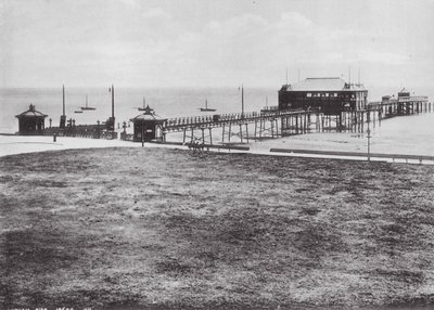 Lytham Pier (svartvitt foto) av (after) English photographer