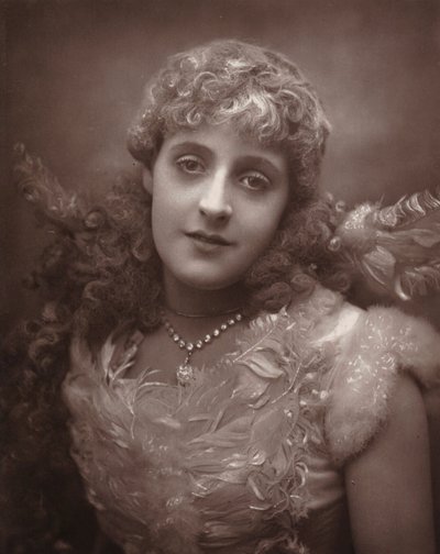 Miss Phyllis Broughton (svartvitt foto) av (after) English photographer