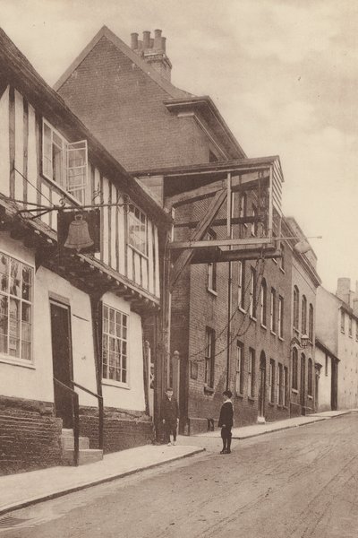 Woodbridge, Suffolk: Gammal vägningsmaskin (svartvitt foto) av (after) English photographer