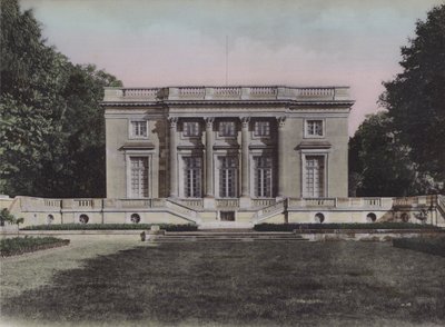 Le Petit Trianon, The Little Trianon (färgad bild) av (after) French Photographer