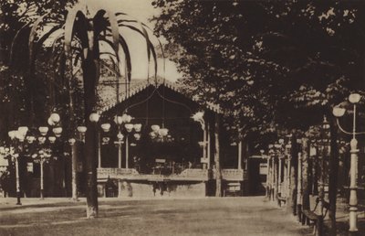 The Bal Mabille bandstand (s/v foto) av (after) French Photographer