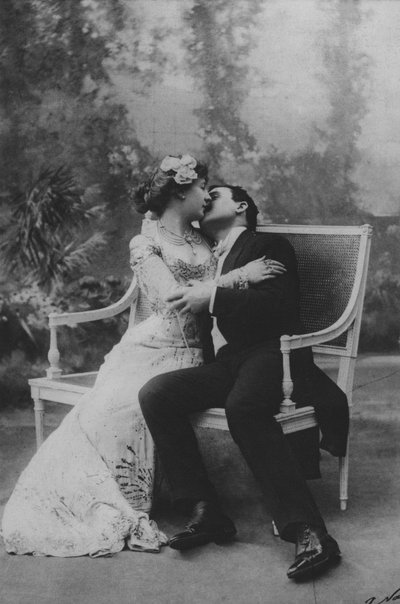 Louise Bignon och Severin (s/v foto) av (after) French Photographer