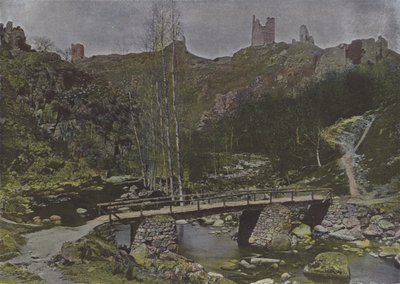 Ruines de Crozant (färgad bild) av (after) French Photographer