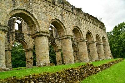 Buildwas Abbey, ett medeltida cistercienserkloster i Shropshire, England. av Albert Mansour