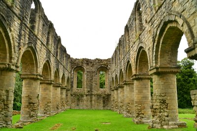 Buildwas Abbey, ett medeltida cistercienserkloster i Shropshire, England. av Albert Mansour