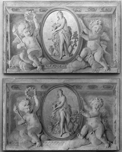 Ett par överdörrar med Diana eller en nymf i en oval medaljong med stöd av amorini, 1770-90. av 18th century . French Painter
