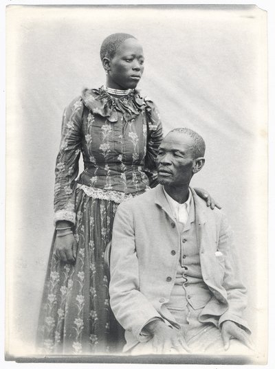 Khama och hans hustru, ca 1910 (platinautskrift) av A. E. Hargreave