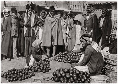 Fruktmarknad i Bagdad, Irak, 1925 av A. Kerim