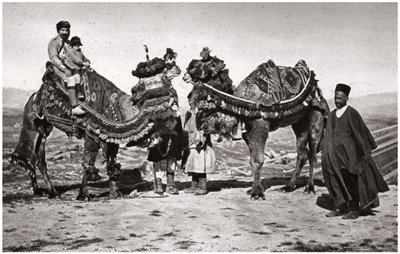 Pilgrimer med sina kameler på väg till Karbala, Irak, 1925 av A. Kerim
