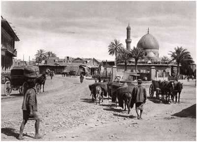 Utsikt över en gata från North Gate, Bagdad, Irak, 1925. av A. Kerim
