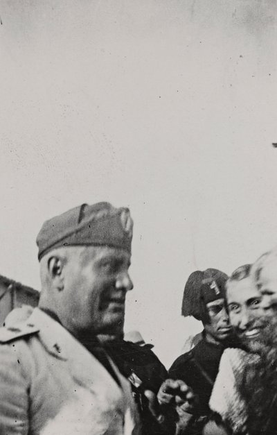 Album " Duce ": Benito Mussolini under ett officiellt besök på Sicilien (s/v foto) av A. Scarlata