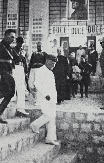 Album " Duce ": Benito Mussolini under ett officiellt besök på Sicilien (s/v foto) av A. Scarlata