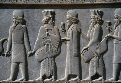 Detalj från en processionsfris på östra sidan av Apadanapalatset, Persepolis, Iran, c.518-465 f.Kr. (grå sten) av Achaemenid