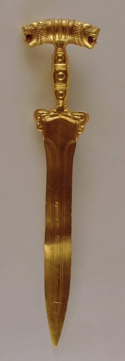Svärd med dubbel lejonhuvudsfästedekoration, från Hamadan, Iran (guld) av Achaemenid