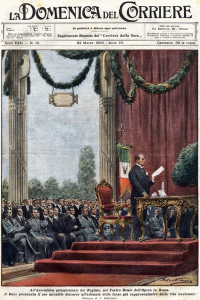 Benito Mussolini håller sitt tal på Teatro Reale i operan i Rom inför regimens ledare. illustration av Achilles Beltrame.”” Domenica del corriere”” av 24 mars 1929 av Achille Beltrame