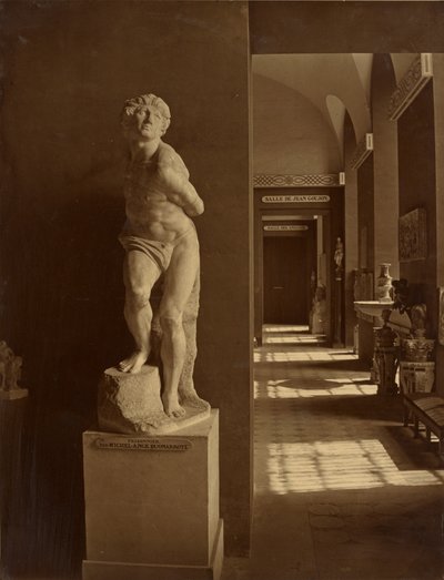[”Den upproriske slaven” av Michelangelo, Louvren] av Adolphe Braun