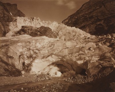Schweiz. Grindelwald, övre glaciären, källan till Lutschine, 1875-1877. av Adolphe Braun