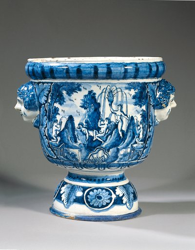 Delft blå och vit tvåskaft mytologisk piedestal trädgårdsurna av Adriaen (fl.1868 d.1701) (attr.to) Kocks