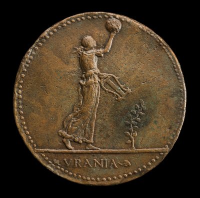 Urania går till höger, håller en jordglob och lyra [omvänt], 1488 eller senare. av Adriano Fiorentino