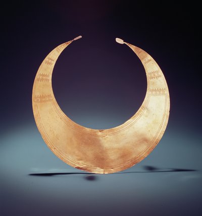 Lunula, Ross, County Westmeath, tidig bronsålder, c.2000 f.Kr. (guld) av Age Bronze