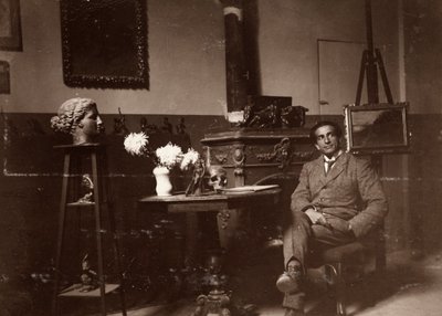 Skulptören Mario Pelagatti i sin ateljé, Florens, 1920-11-20 (s/v foto) av Alberto Fierli