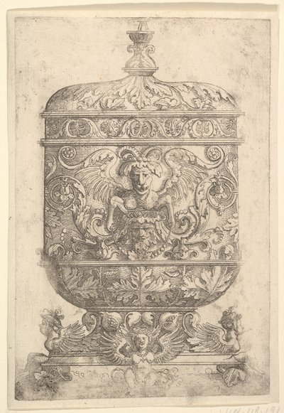 Täckt bägare med grotesker på vit bakgrund.n.d. av Albrecht Altdorfer