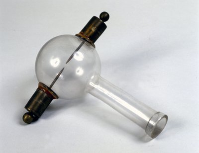 Alessandro (Alexandre) Voltas elektriska pistol brukade antända metan. Museum of Science and Technology, Milano. av Alessandro Volta