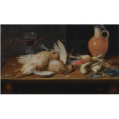 Stilleben med en rödhake, en kungsfiskare, rapphöns och sångfåglar, allt på ett träbord, tillsammans med ett glas och en kanna i lergods av Alexander Adriaenssen