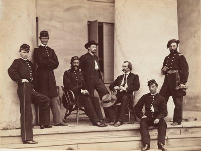 Brigadgeneral Gustavus A. DeRussy och personal på trappan till Arlington House, Arlington..., maj 1864. av Alexander Gardner