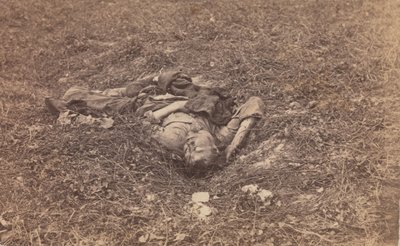Konfedererad soldat [på slagfältet vid Antietam], september 1862. av Alexander Gardner