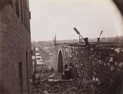 Ruinerna av Richmond & Petersburg Railroad Bridge, Richmond, Virginia, ca. 1865. av Alexander Gardner
