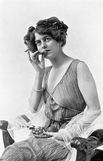 Irene Warren, 1908-1909. av Alfred Ellis and Walery