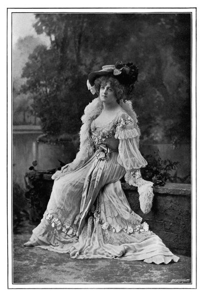 Marie Studholme, engelsk teaterskådespelerska, 1901. av Alfred Ellis and Walery